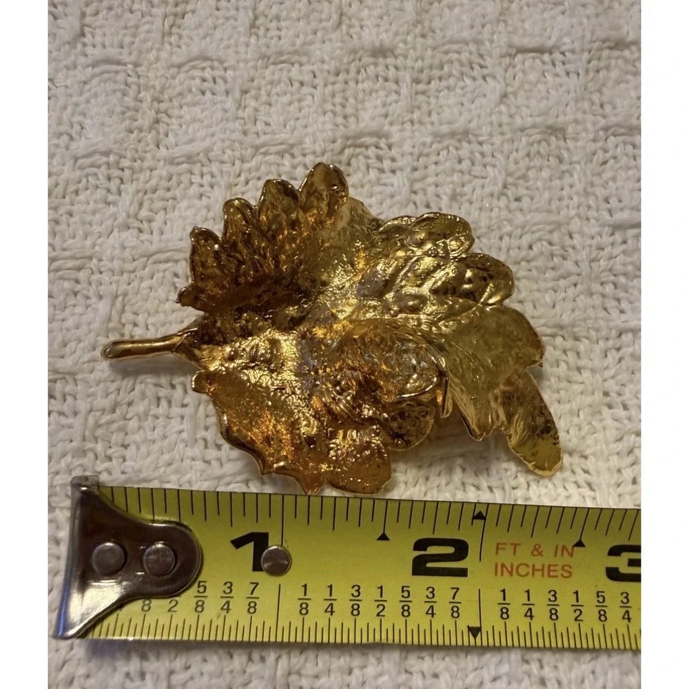 Vintage Gold-Tone Leaf Brooch 2.5-inch circa 1960s–1980s Costume Jewelry